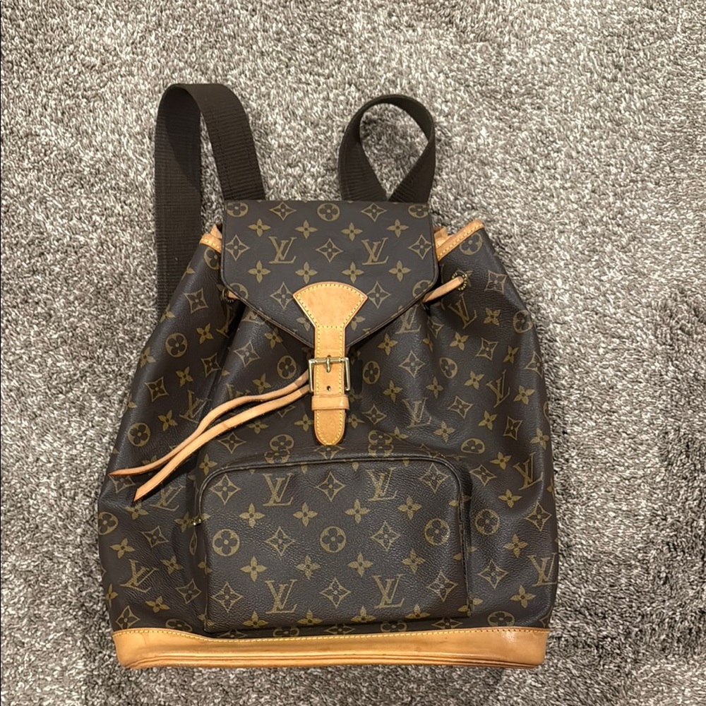 EUC!! Louis Vuitton Montsouris Backpack GM